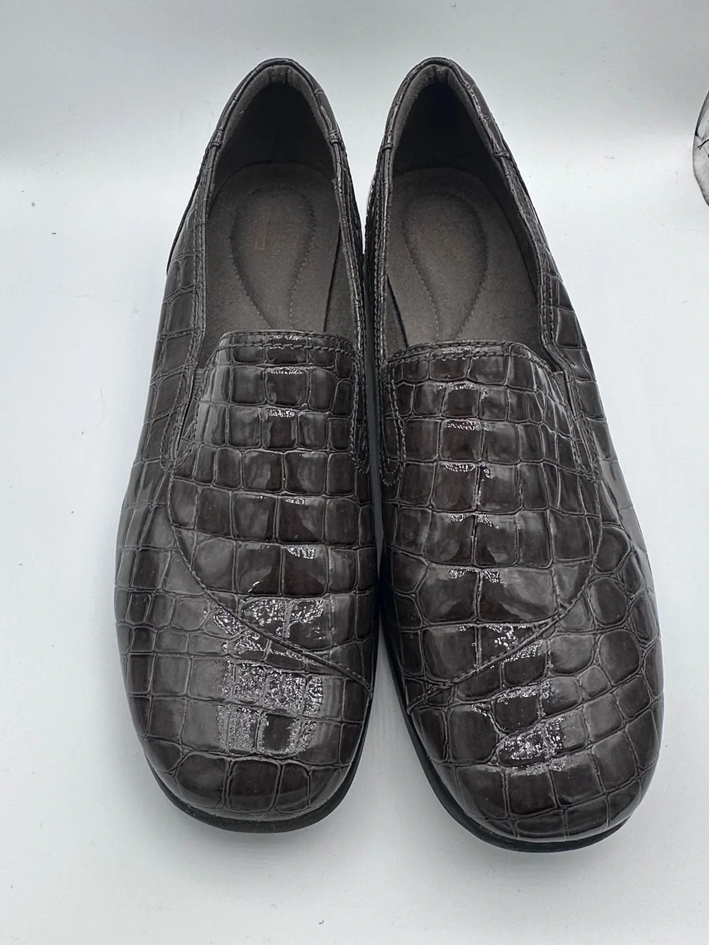 Clark’s Bendable Faux Croc-Embossed Slip-On Wedge Loafers in Dark Brown Size 11